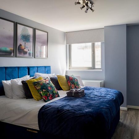 Pahuna Ghar Birmigham City 2 Bedroom Apartment- Short To Mid Term Let-Free Secure Parking เบอร์มิงแฮม ภายนอก รูปภาพ
