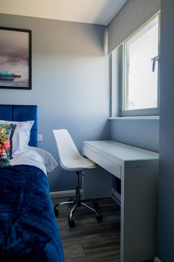 Pahuna Ghar Birmigham City 2 Bedroom Apartment- Short To Mid Term Let-Free Secure Parking เบอร์มิงแฮม ภายนอก รูปภาพ