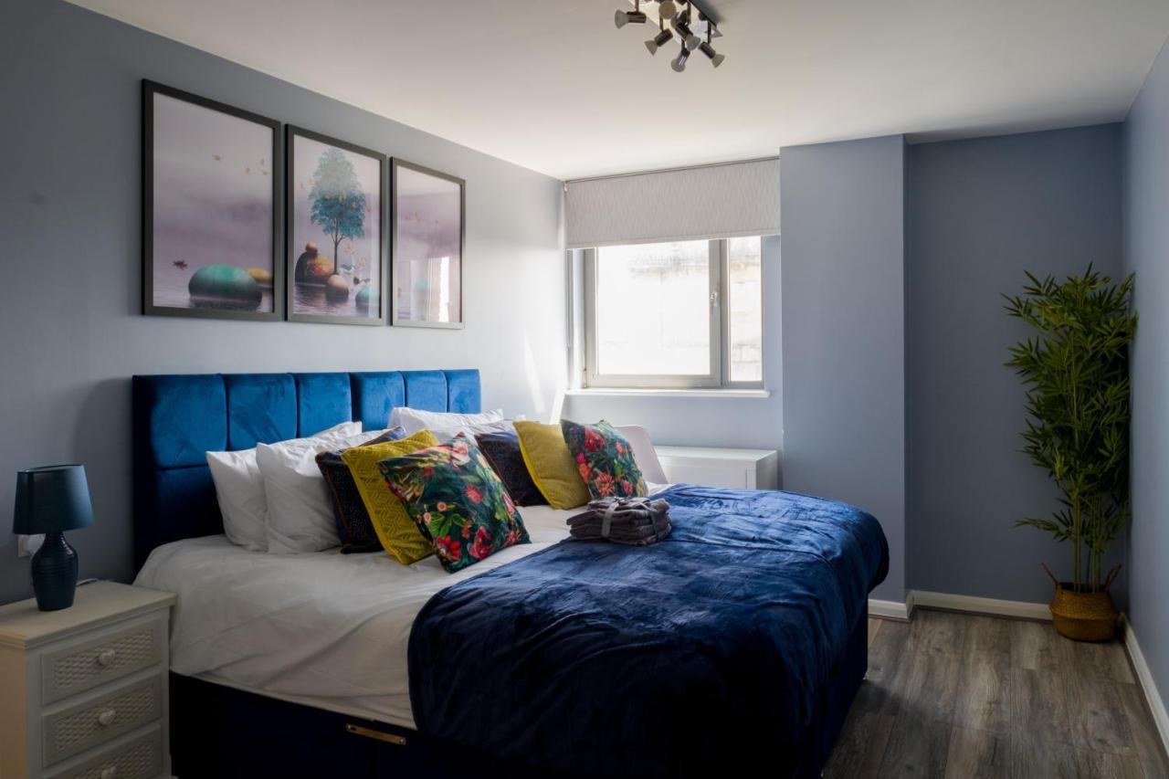 Pahuna Ghar Birmigham City 2 Bedroom Apartment- Short To Mid Term Let-Free Secure Parking เบอร์มิงแฮม ภายนอก รูปภาพ