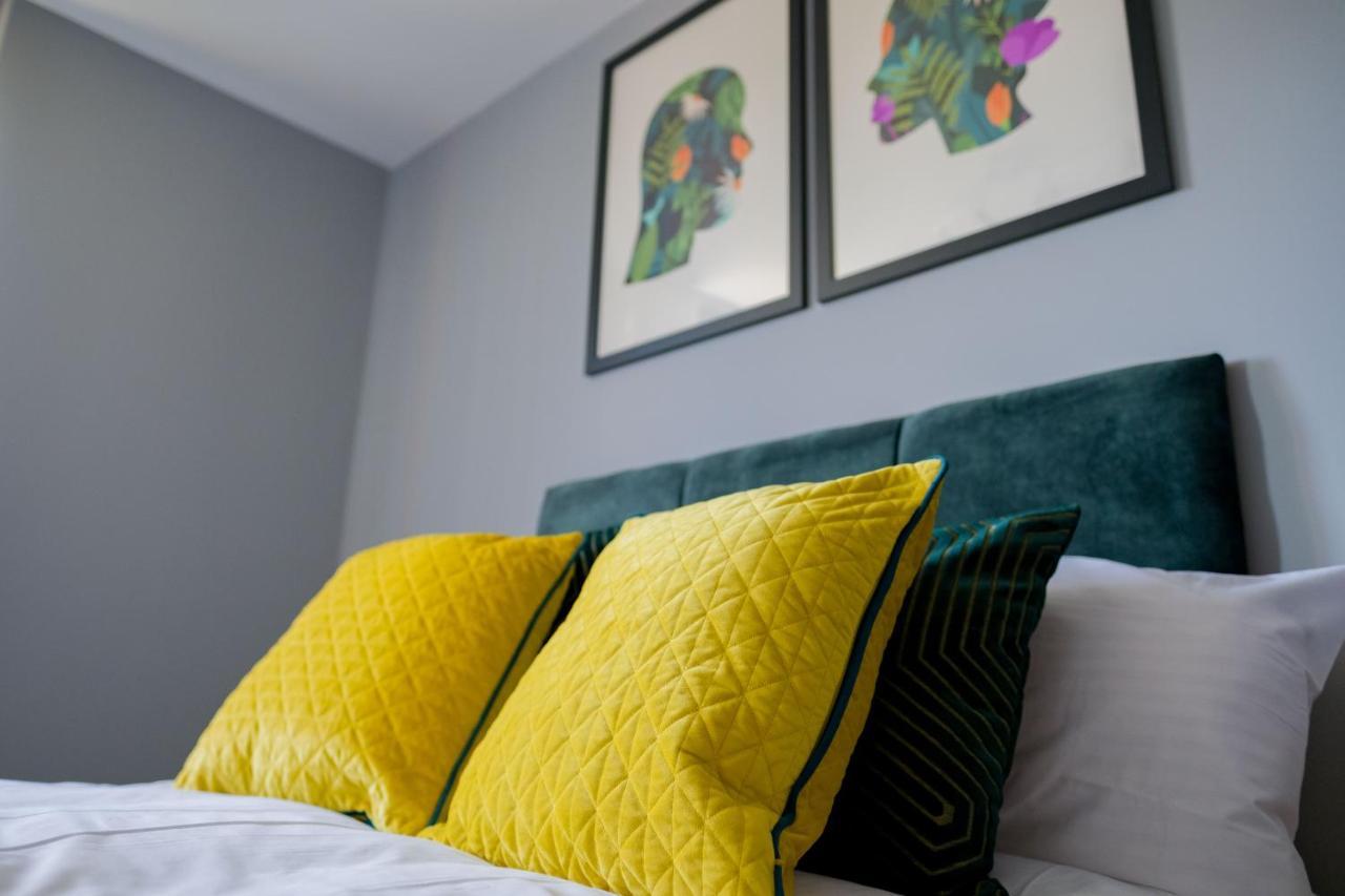 Pahuna Ghar Birmigham City 2 Bedroom Apartment- Short To Mid Term Let-Free Secure Parking เบอร์มิงแฮม ภายนอก รูปภาพ